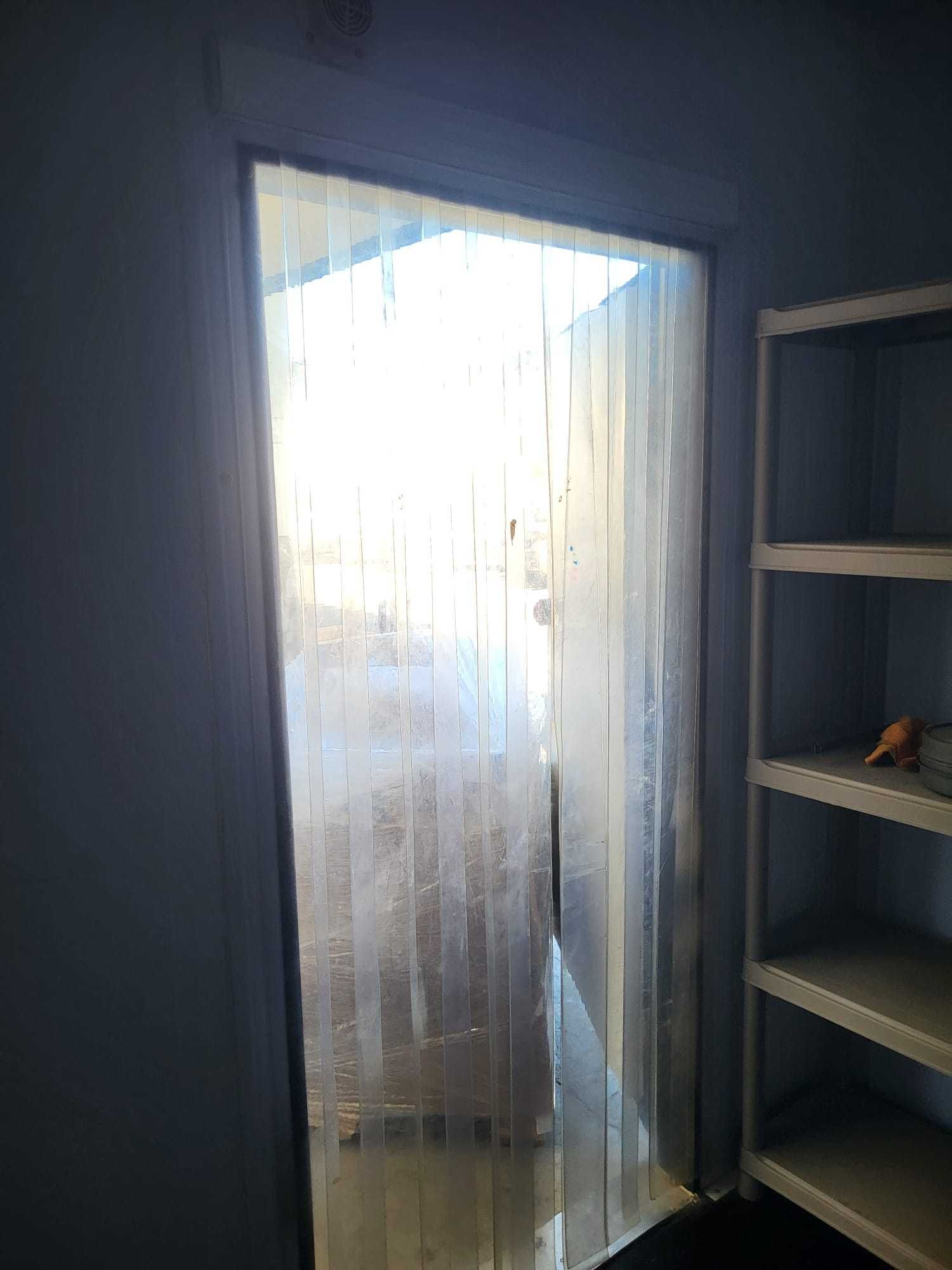 Câmara de Frio Negativa - Congelados – 4,5m × 2,7m × 2,6m