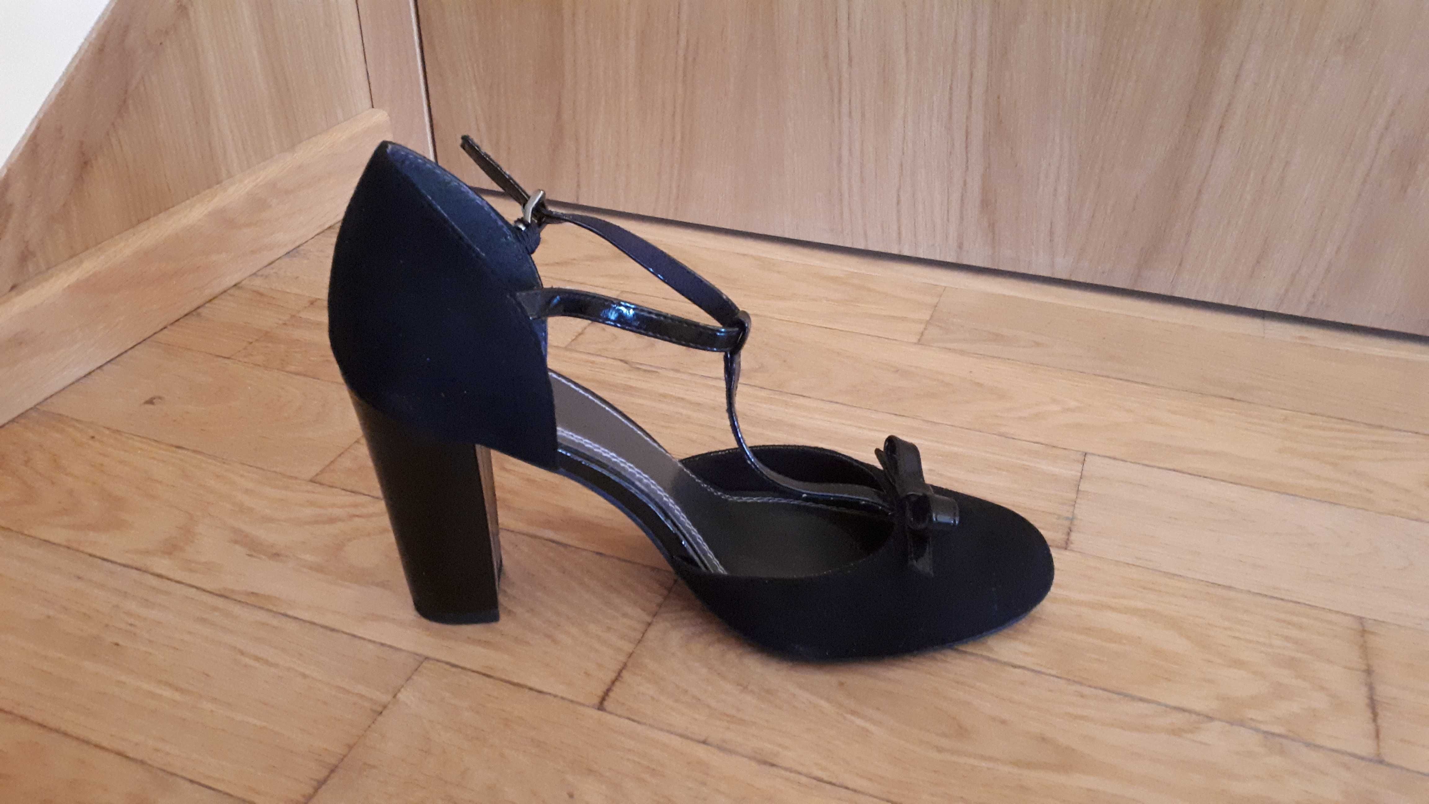 Nowe buty na obcasie