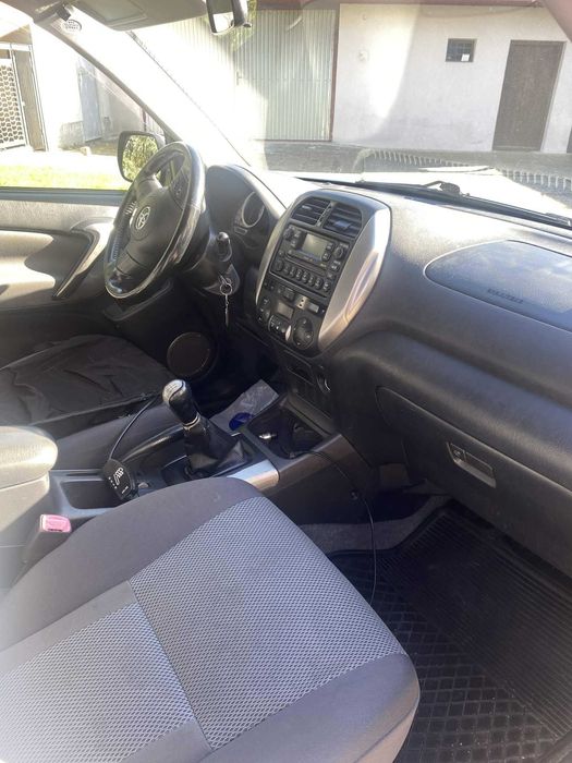 Toyota RAV 4 samochód osobowy, terenowy