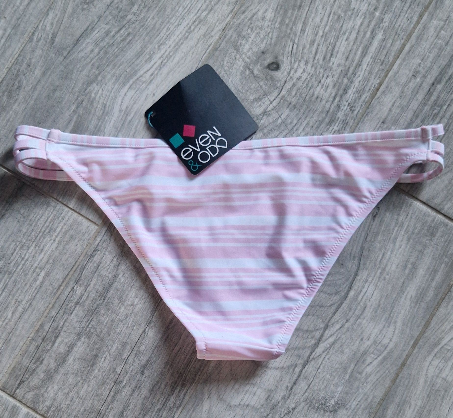 Nowy strój kąpielowy bikini majtki Even odd
Rozmiar M