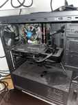 Komputer z sprzetem gaminogowym i Monitorem