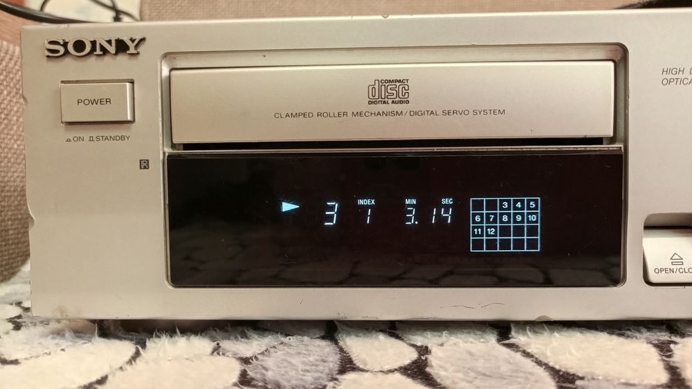 Sony cdp-461 / monster beats pro