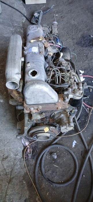 Двигун по запчастинах мотор om 617 mercedec 123 126  t1