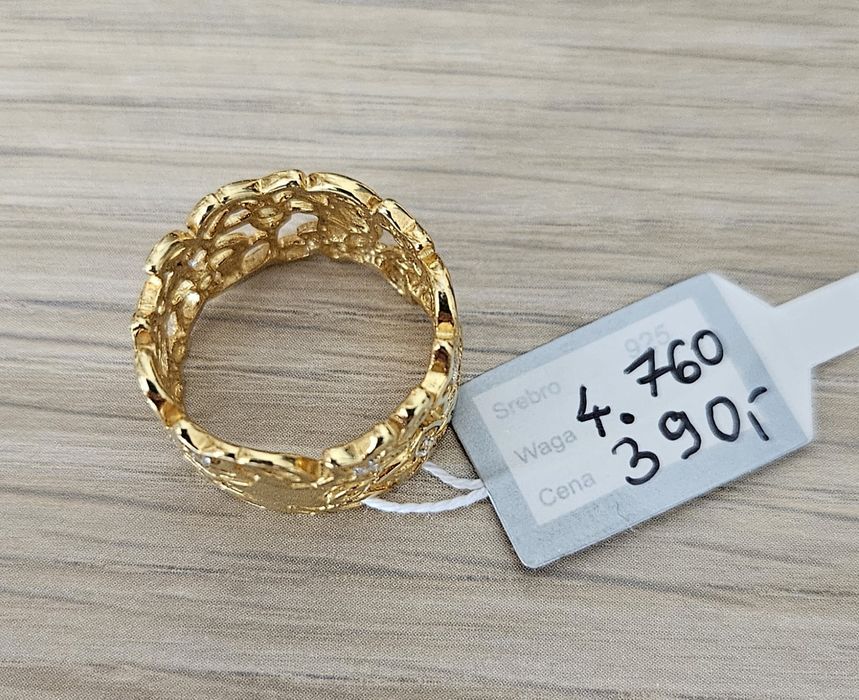 Obrączka kwiatki z cyrkoniami