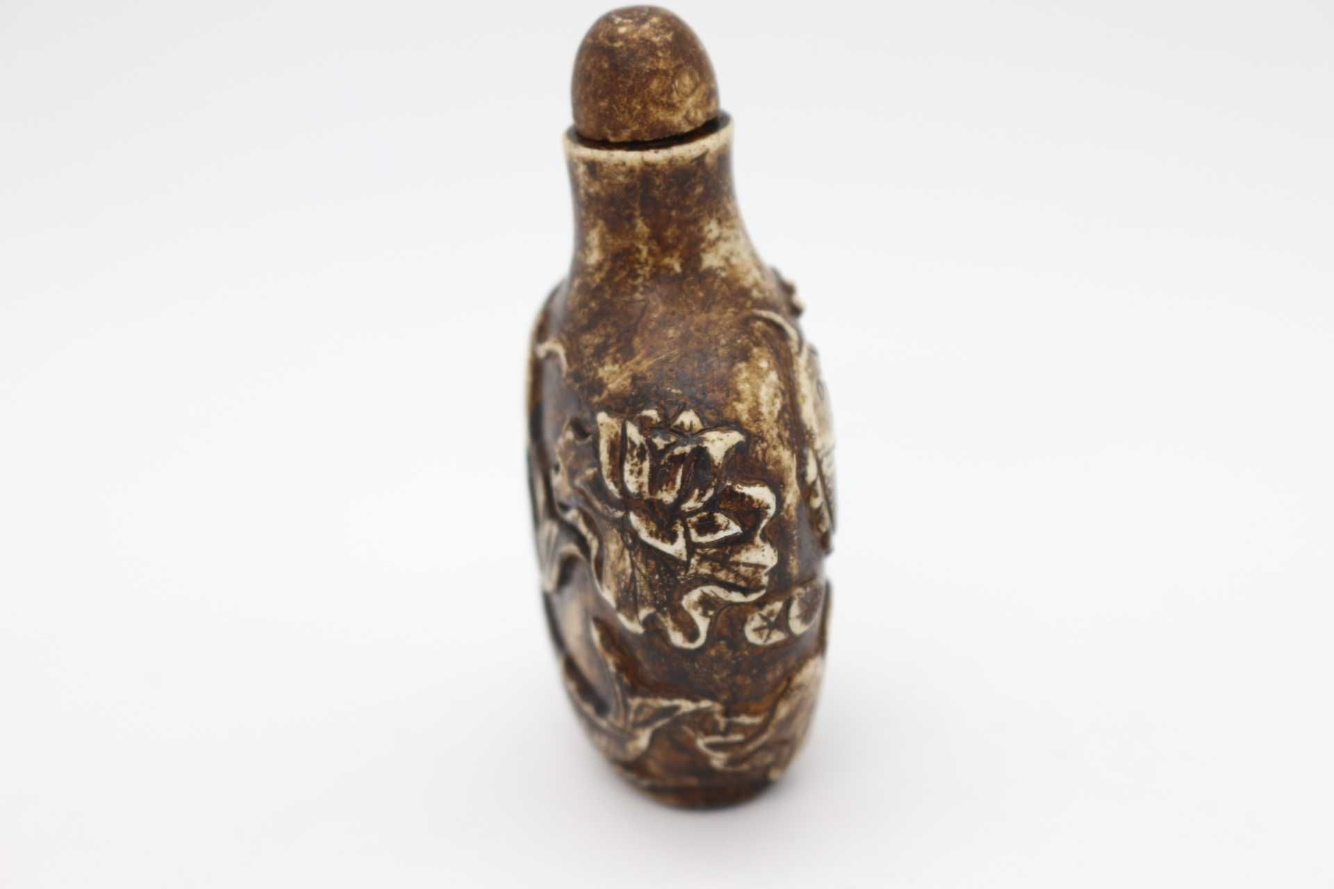 Snuff Bottle em Pedra Chinesa Esculpida à Mão Carpas
