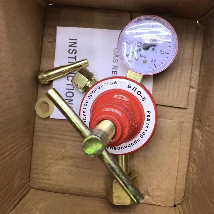 Редуктор новый отличный газовый пропан с манометром