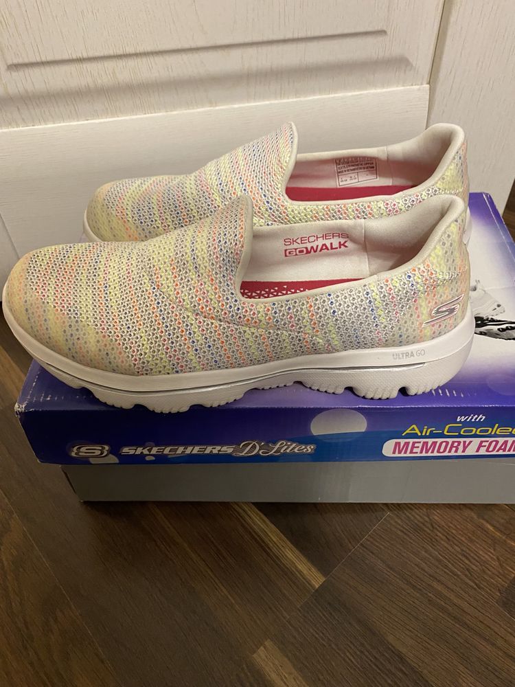 Продам жіночі сліпони мокасин кросівки ultra go skechers