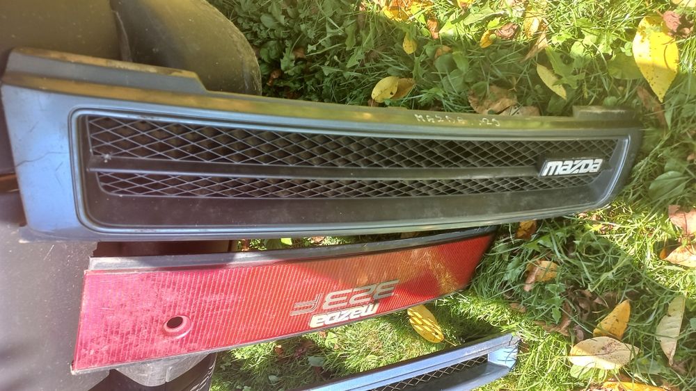 Решітка радіатора Мазда 323