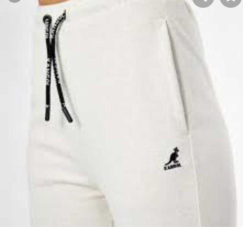 Светлый фирменный спортивный костюм Kangol