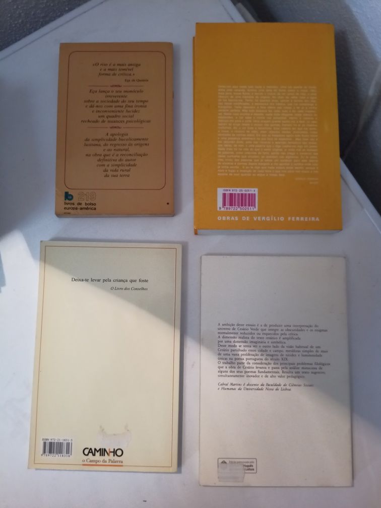 Livros diversos .