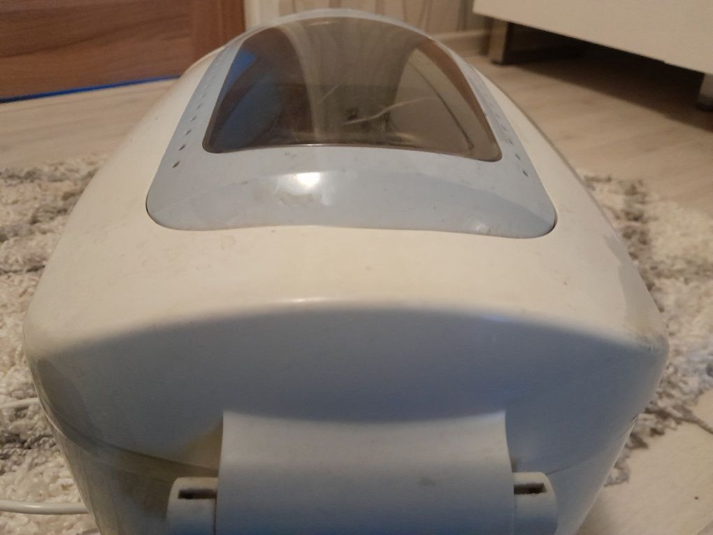 Robot do pieczenia chleba i ciasta