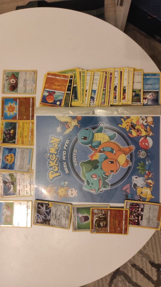 Album A4 i karty pokemon ponad 100 sztuk i 10 świecących Pikachu