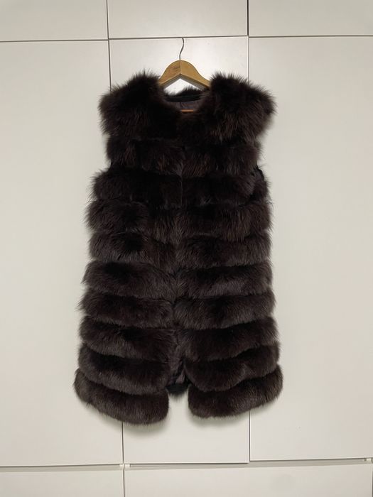 Подовжена жилетка коричнева (шоколад) з натурального хутра - песець