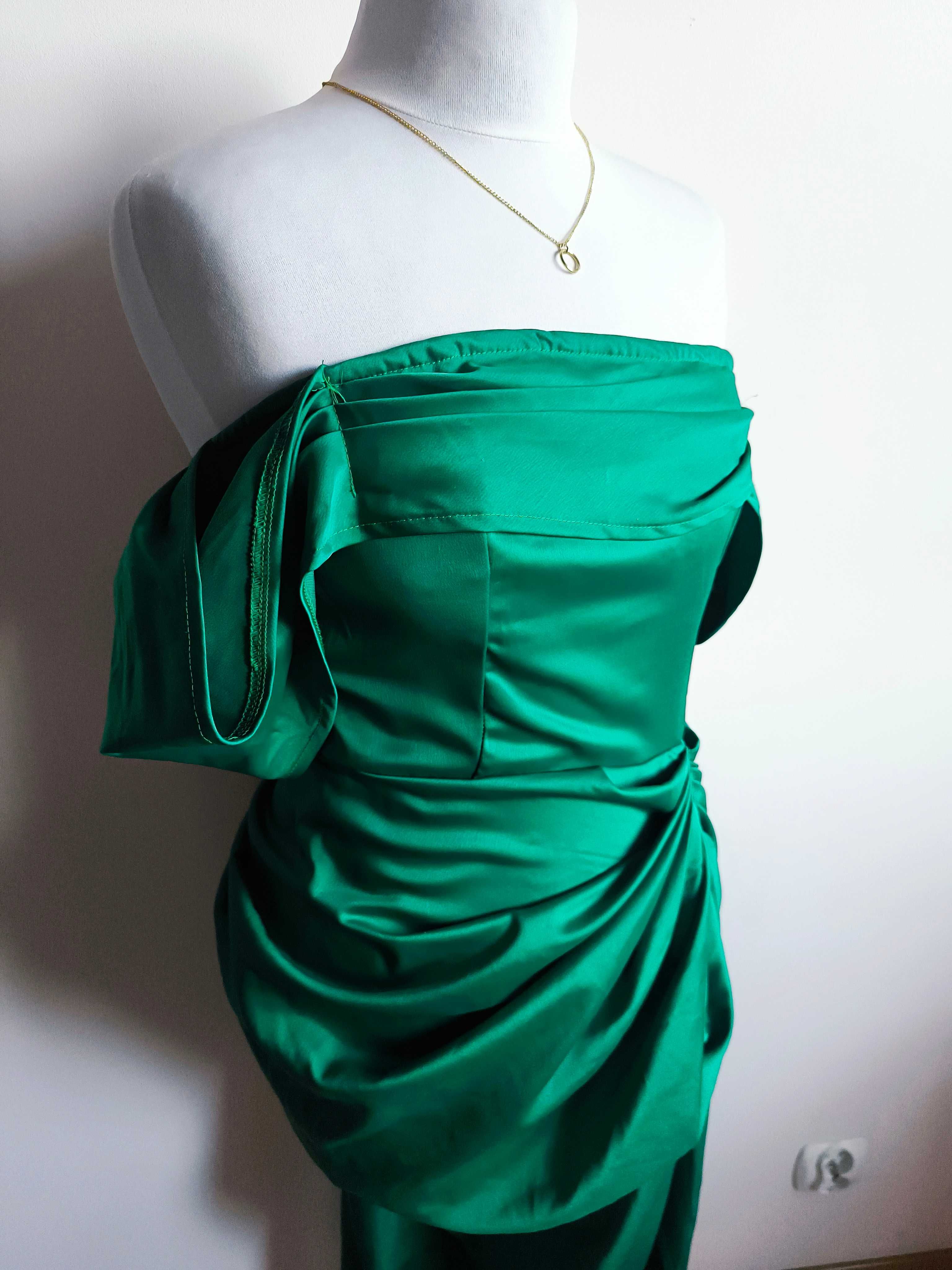 Elegancka sukienka PrettyLittleThing w szmaragdowej zieleni –  M (38)