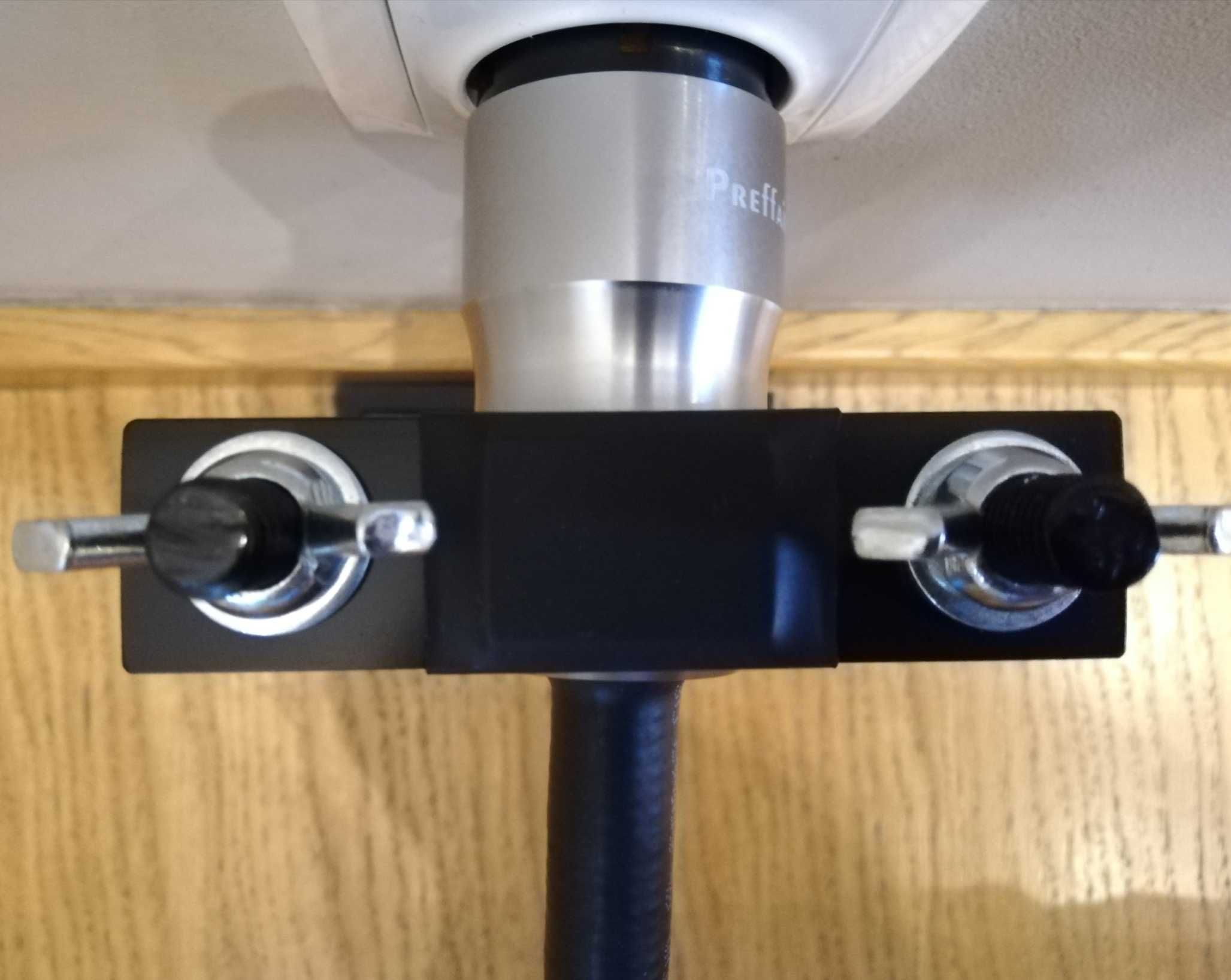 Podstawka - wspornik - stojak pod wtyk /kabel zasilający audio