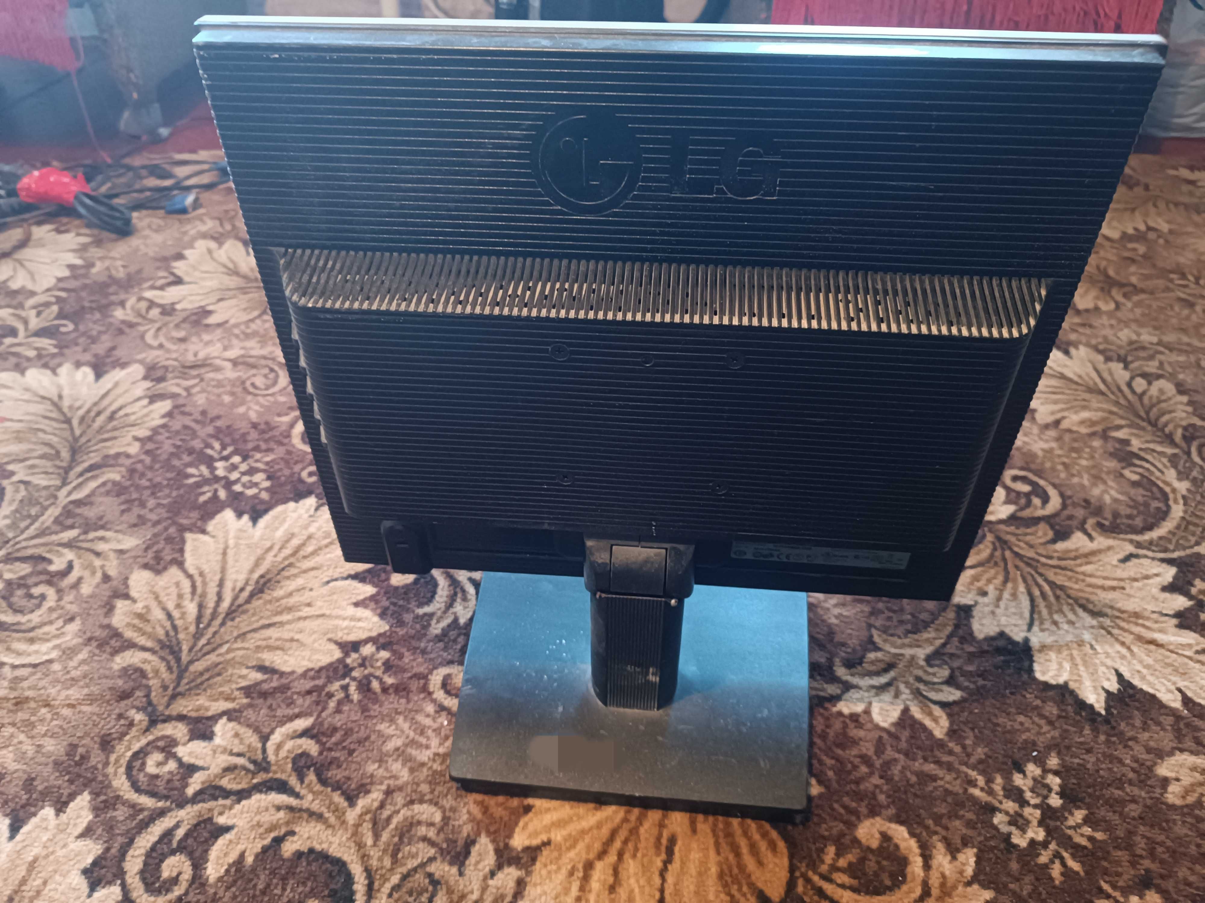 Монитор LG 43см диагональ
