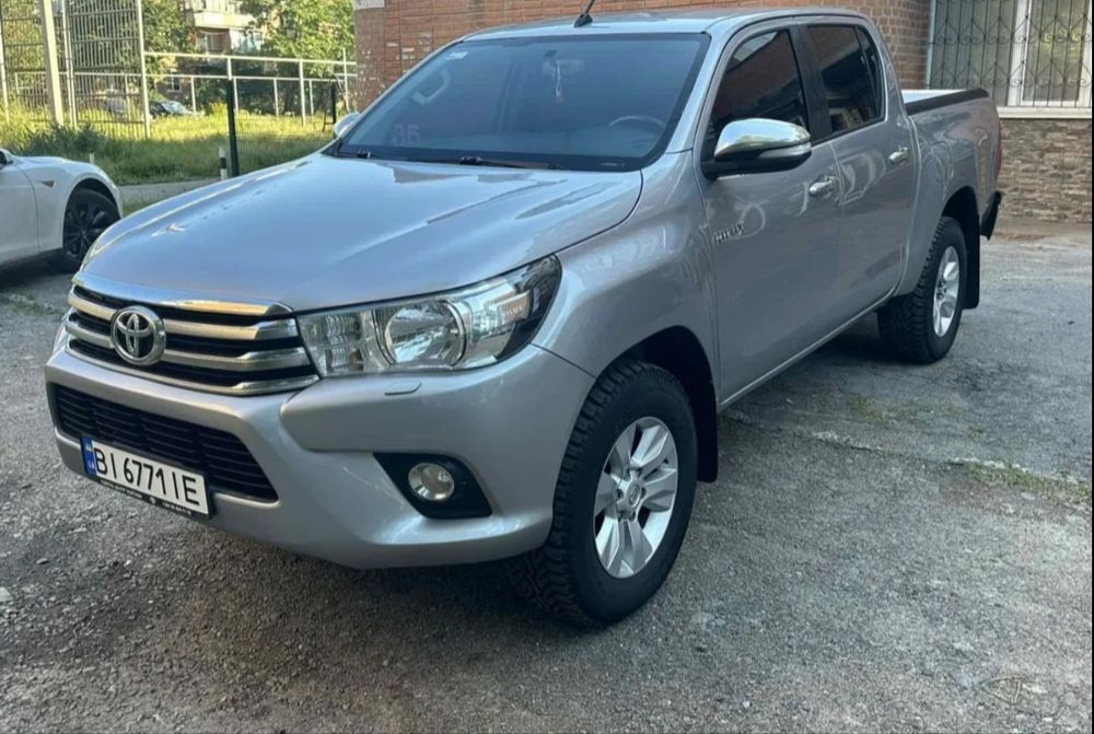 Продам авто Toyota Hilux 2017