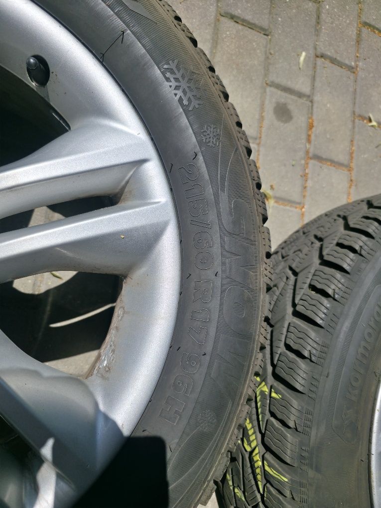 Komplet zimówek Kormoran Snow 215/60 R17 96H z felgami OE