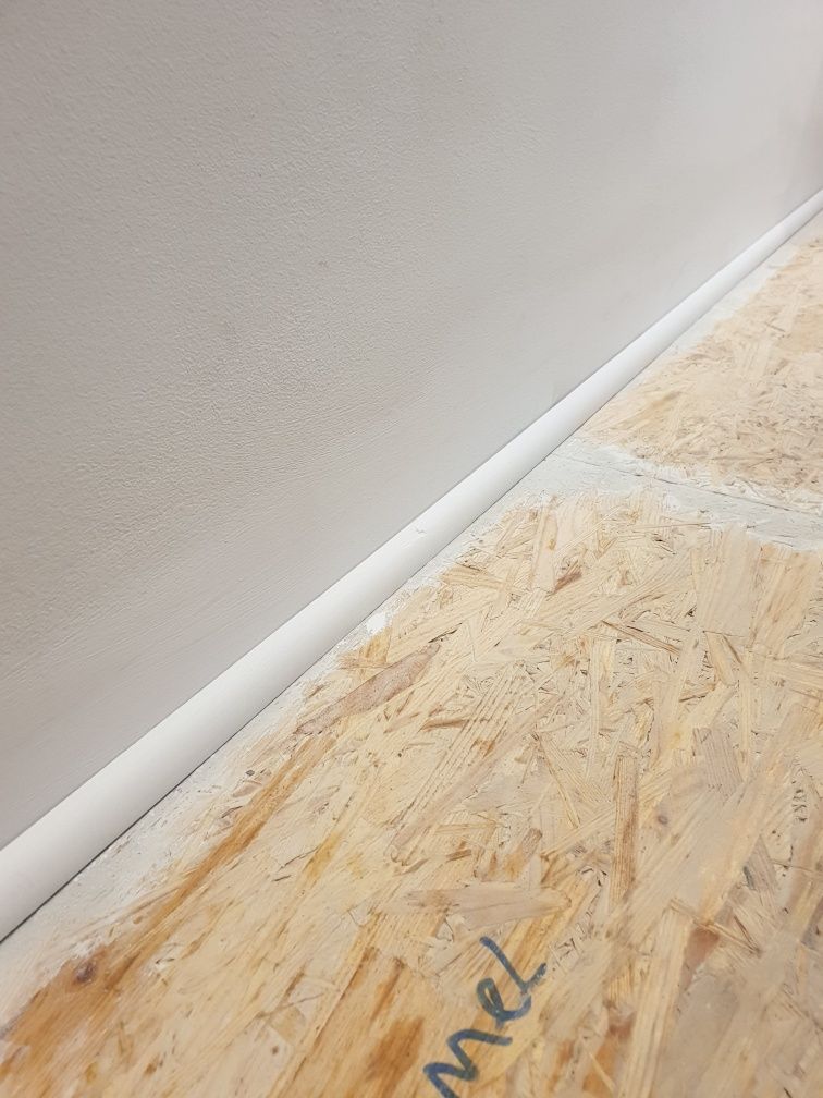 Listwy podłogowe sosnowe ćwierćwałek 18 mm na 18 mm 210 cm długości