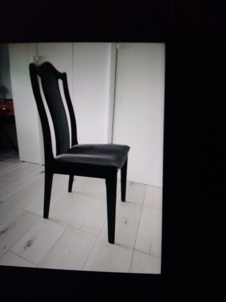 Krzesła ze stołem drewniane czarne