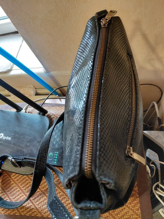 Шкіряна чорна жіноча сумка