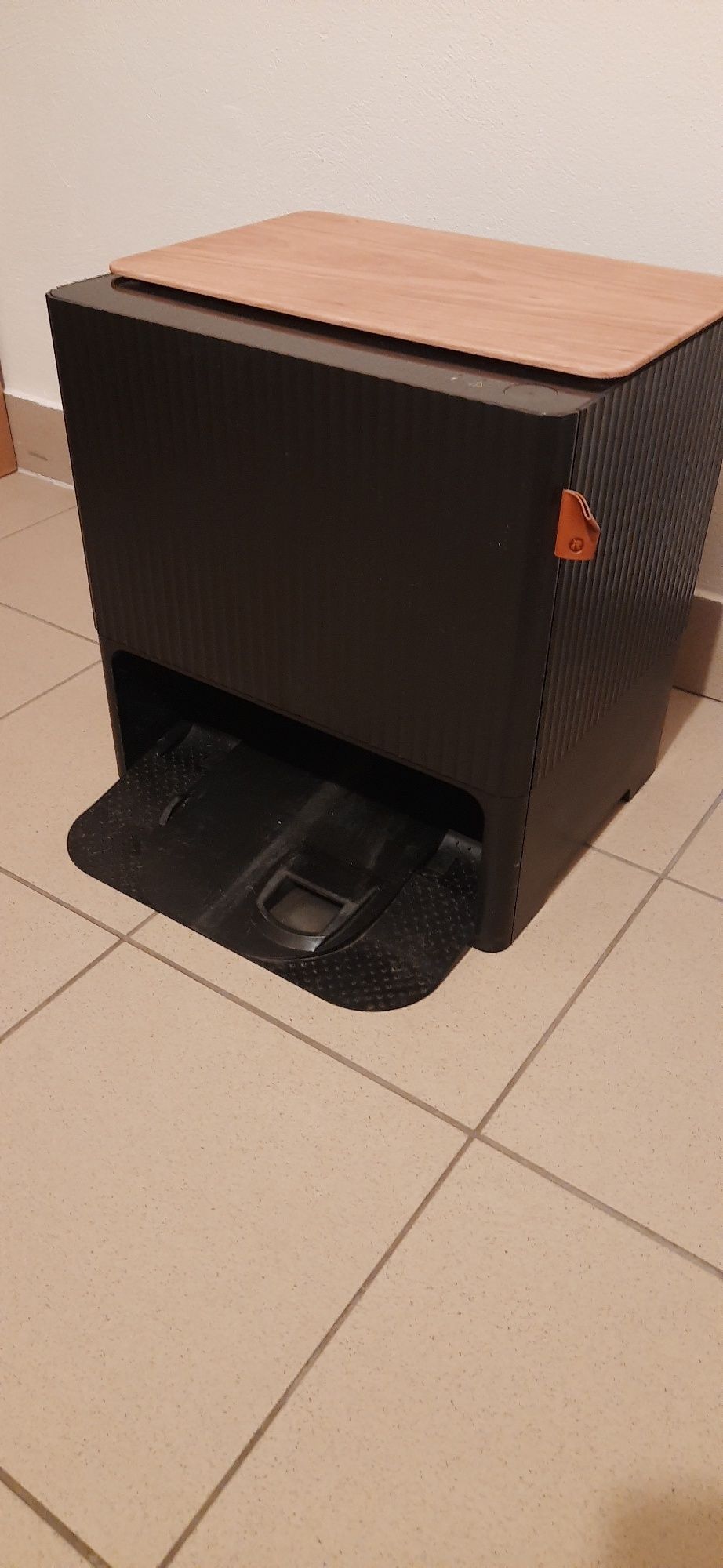Robot odkurzająco mopujący  Roomba Combo ze stacją ładującą