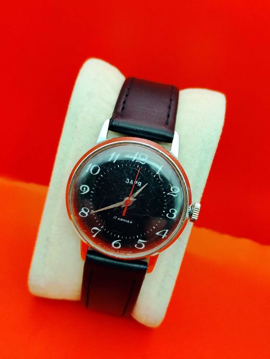 ZARIA ciekawy zegarek mechaniczny