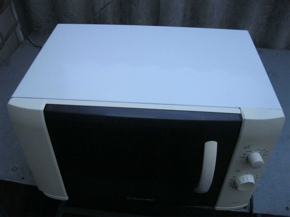 Продам микроволновку Electrolux