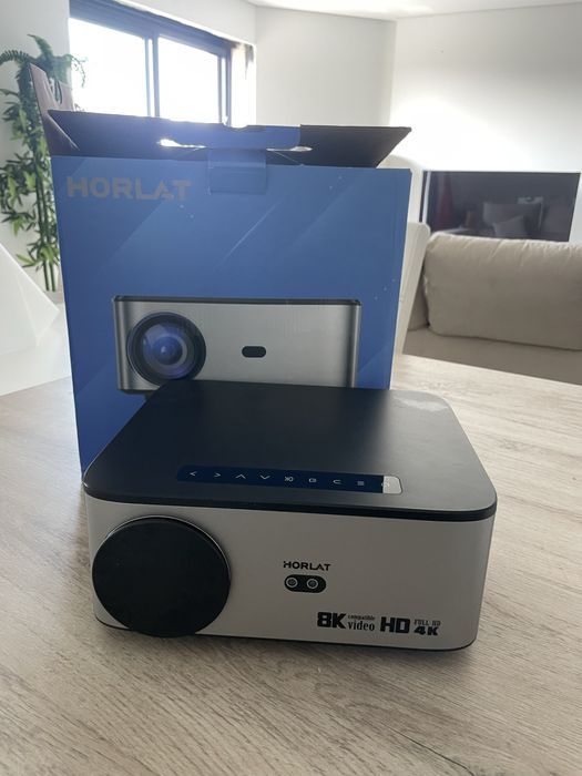 Projetor horlot dentro da caixa