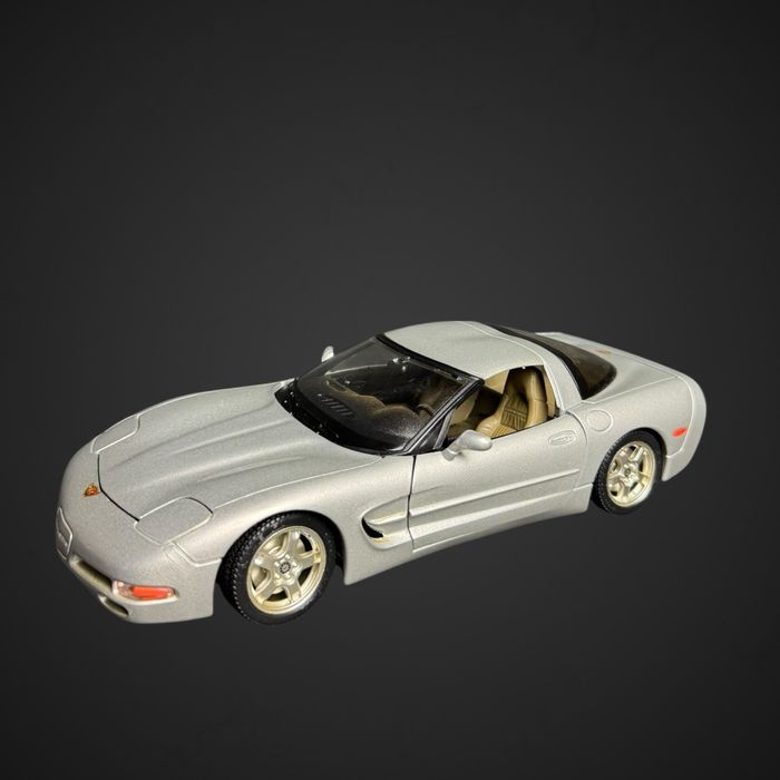 Model Chevrolet Corvette C5 Bburago skala 1/18 J5/081713