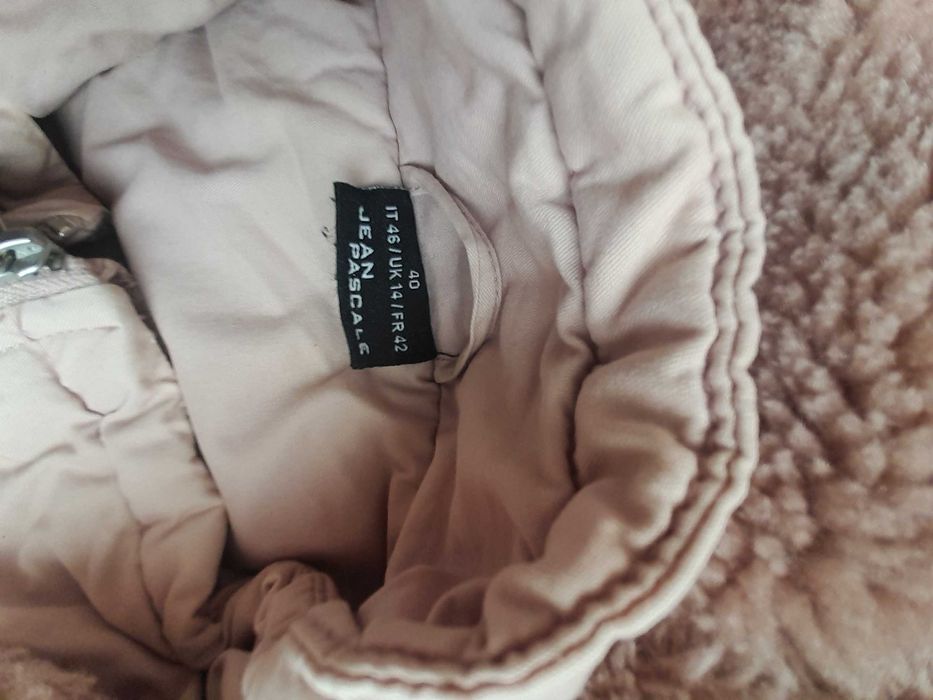 Куртка  женская с меховым капюшоном