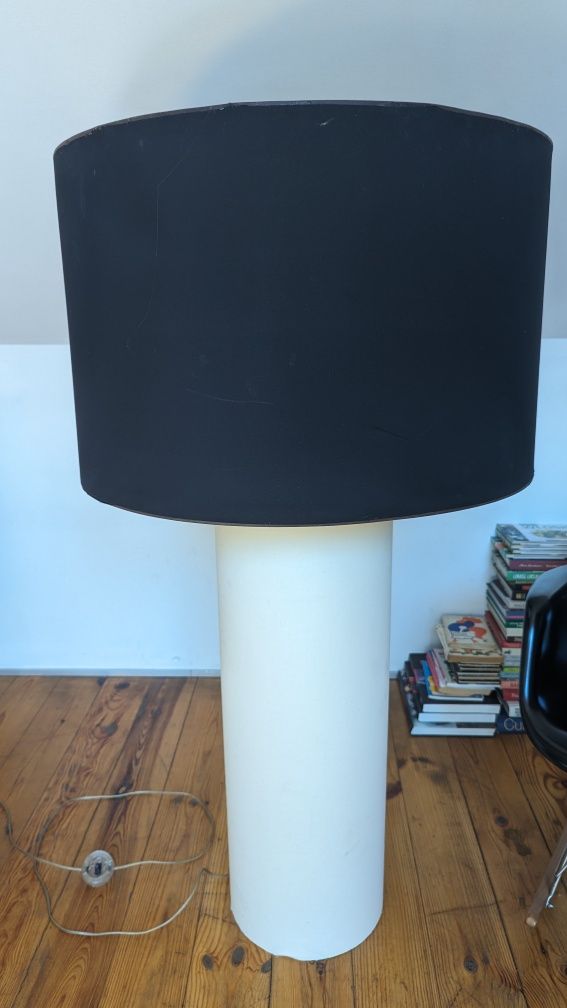 Duża lampa stojąca