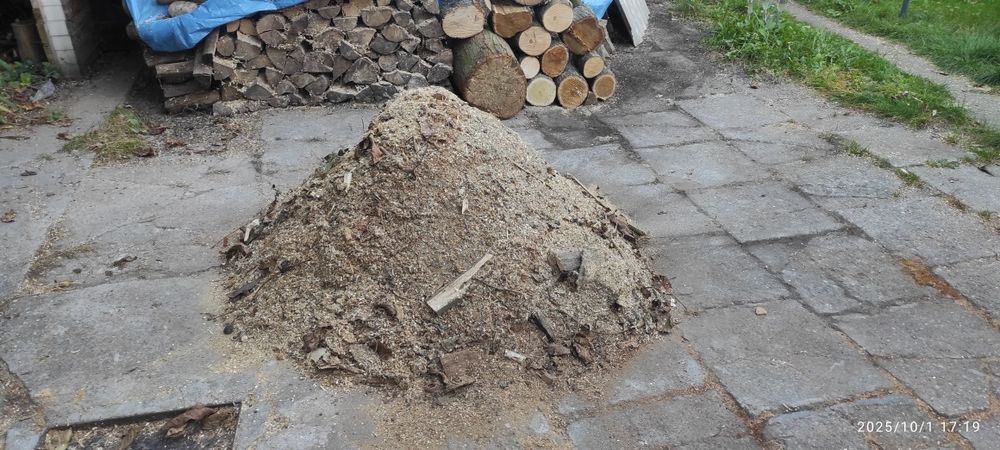 Trocina oddam za darmo