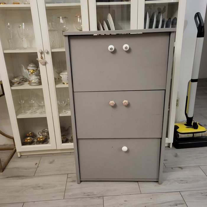 Szafka na buty w kolorze szarym