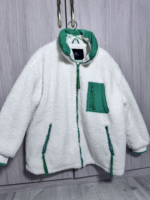 Біла куртка плюшева з зеленими вставками, жіноча, осіння