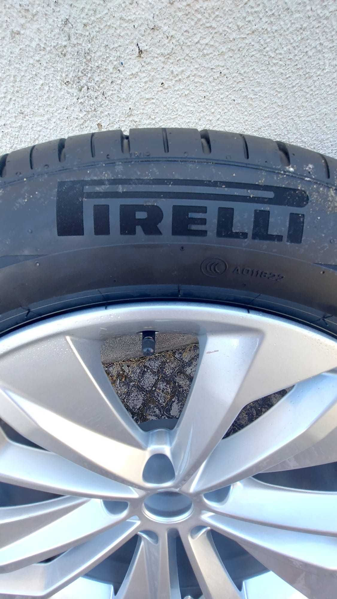 Pneus Pirelli 285/45 R20 112 W / jantes a parte