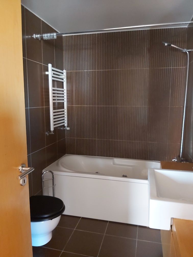 T1- com garagem e bem localizado.