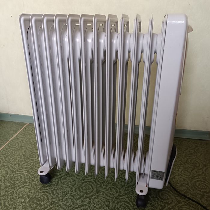 Обогреватель De'Longhi масляный.