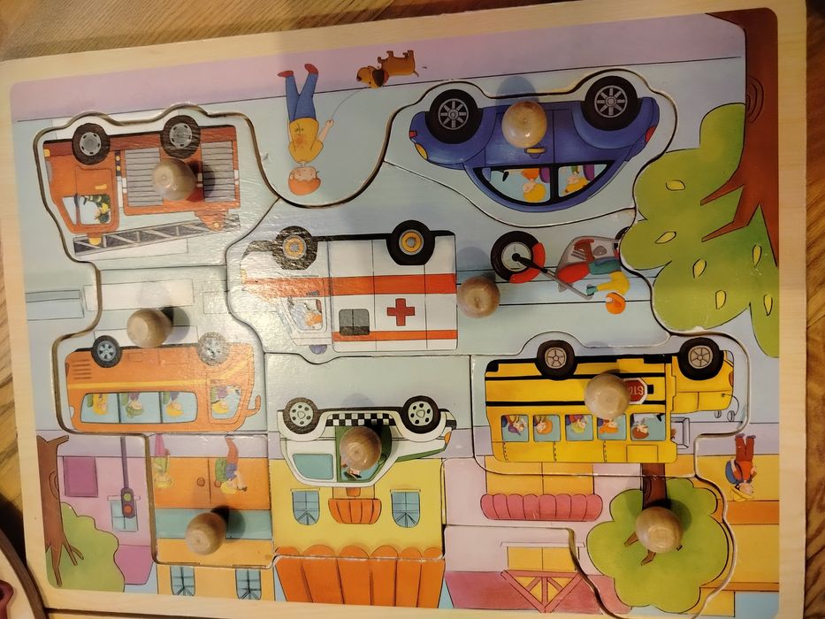 Zestaw drewnianych układanek