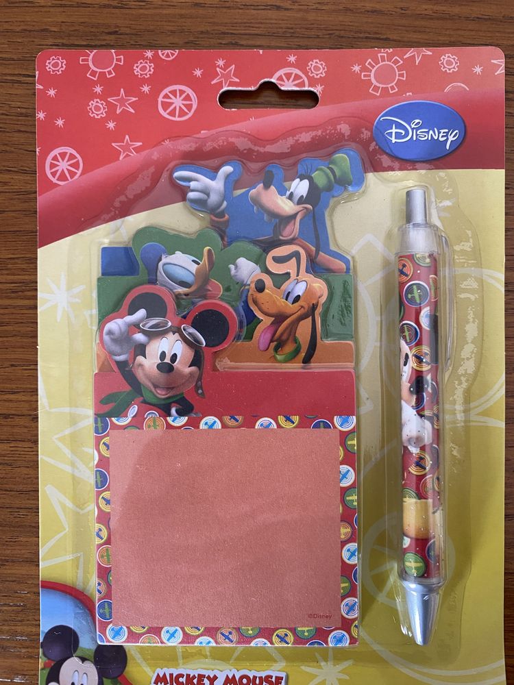 Bloco de notas e caneta Mickey Mouse