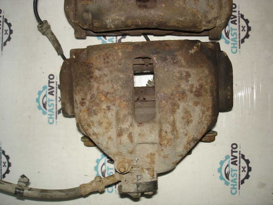 Суппорт со скобой передний Спринтер/ЛТ 35/Вито 638