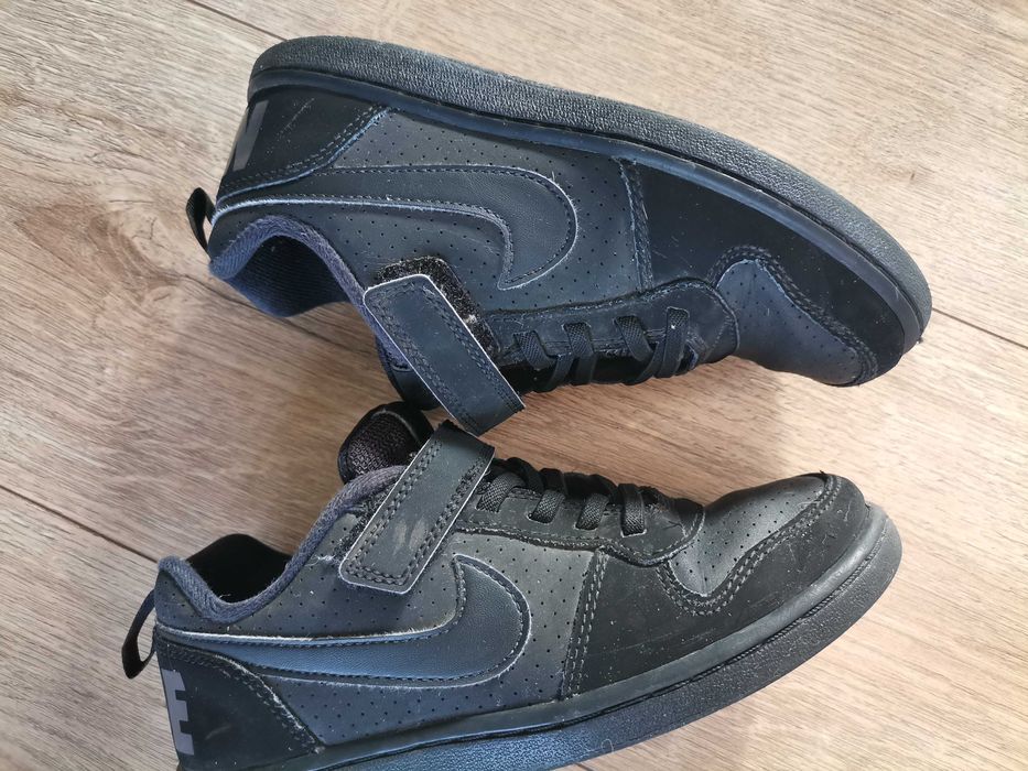 Czarne wiosenne buty sportowe Nike roz. 32