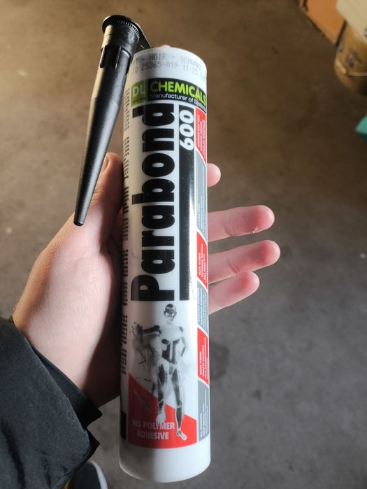 Parabond 600 290 ml cały karton 23 sztuki.