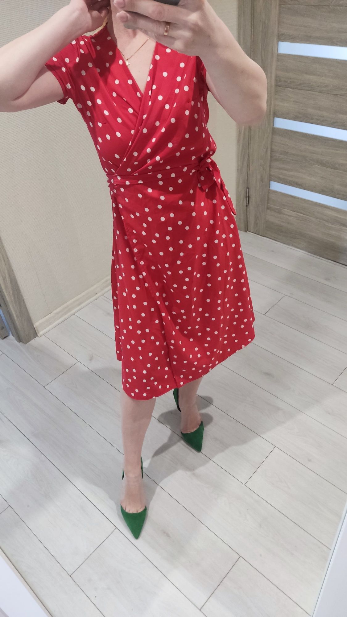 Сукня червона жіноча