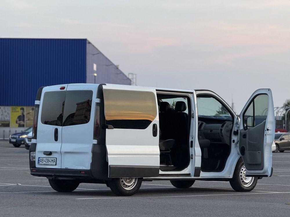 Бус Opel Vivaro 2006 (1.9dCi) мінівен, можливий обмін vito, trafic, t5