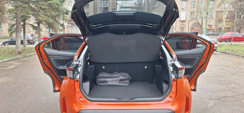 Продам Toyota Yaris Cross hybrid 2023