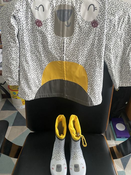 Conjunto parka e galochas Tuc tuc