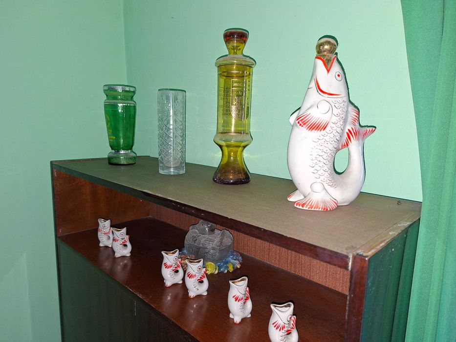 karafka ryba i kieliszki