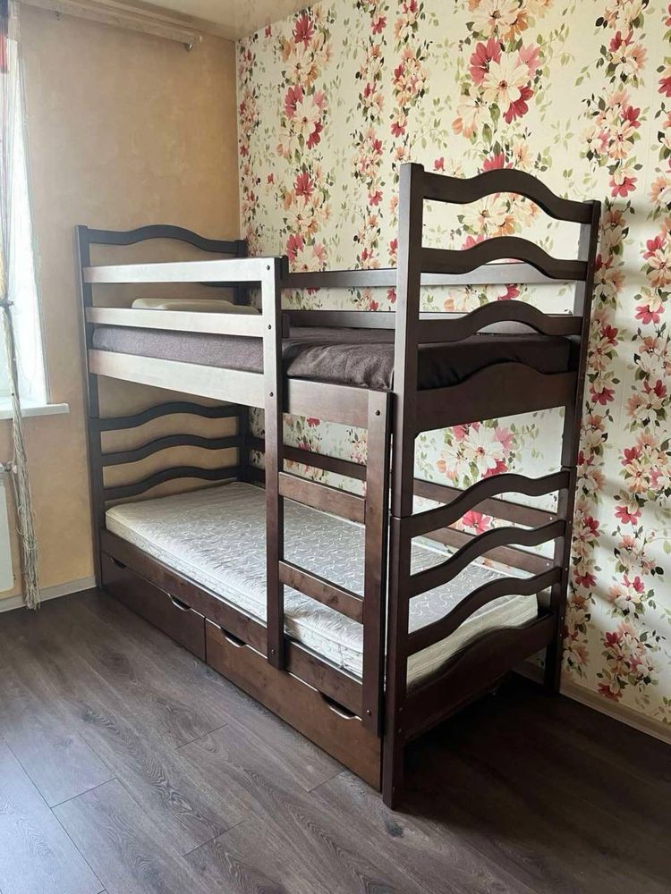 Двоярусне деревʼяне ліжко з матрацами 200х90 та ящиками
