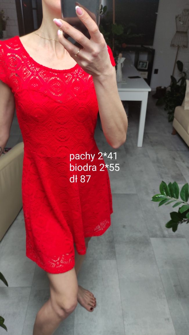 Czerwona koronkowa sukienka z bawełny rozm M